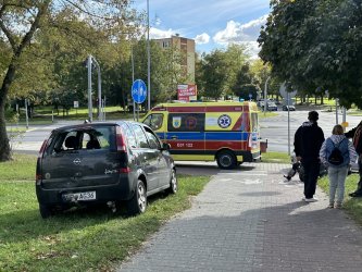 Zderzenie na skrzyowaniu Al. Sikorskiego i Kostromskiej. Kierujcy jednoladem zosta zabrany do szpitala