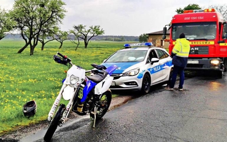 Ucieka przed policj na motocyklu