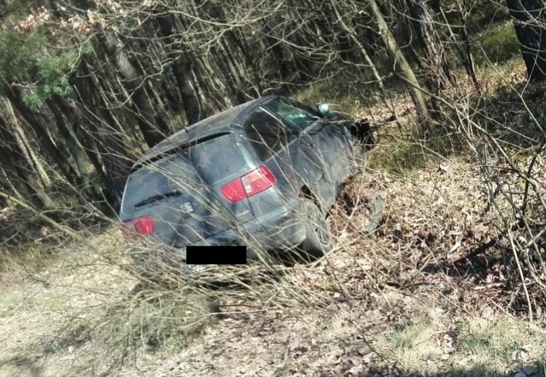 25-letni kierowca ibizy uciek przed policj do lasu 