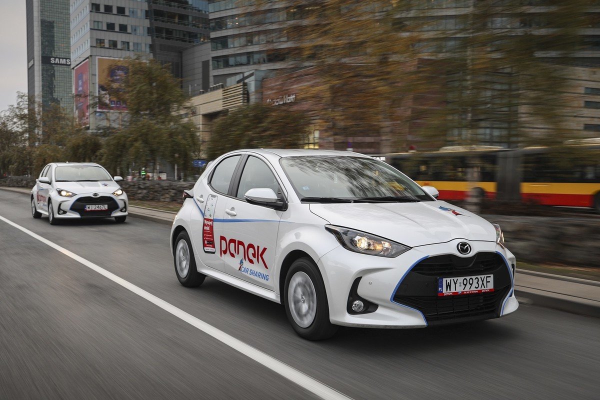 Najwikszy kontrakt flotowy Mazdy w Polsce – 140 Mazd 2 Hybrid trafia do Panek CarSharing