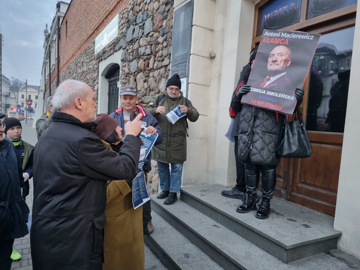 Marszaek senior moralizuje i poucza