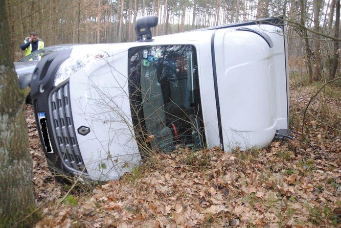 Pijani spowodowali kolizj i uciekli