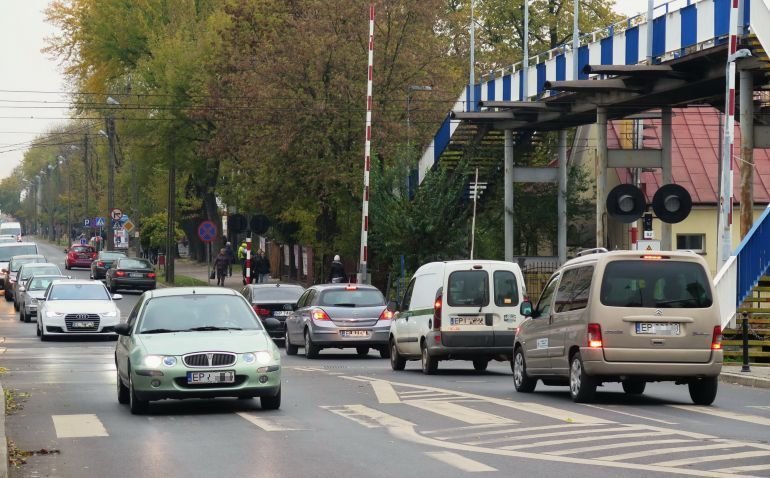 Czekaj na przejazd i… puszczaj im nerwy