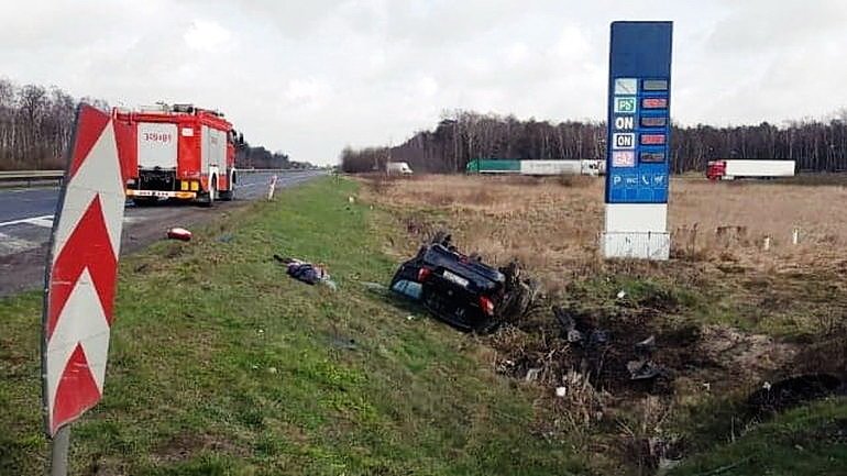 Osobwka dachowaa na drodze krajowej nr 1 