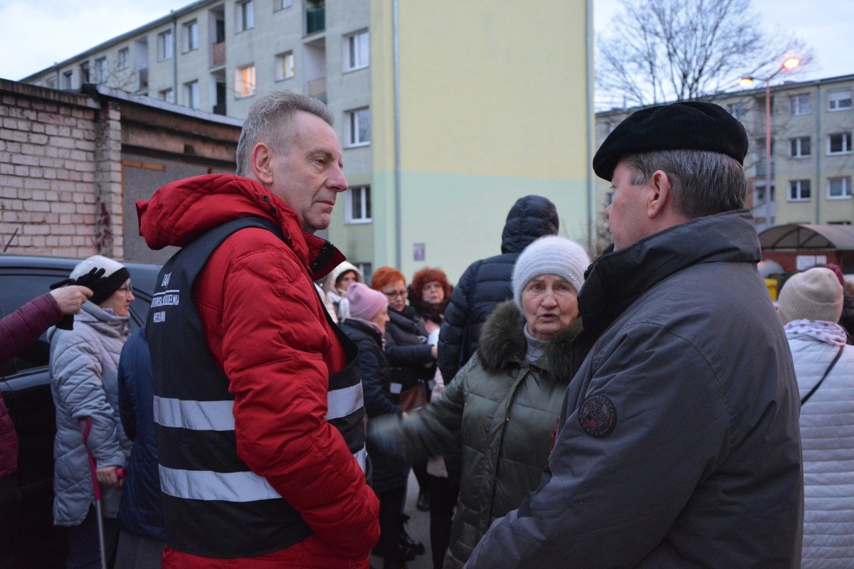 Zalane piwnice czy zniszczona droga. Prezes PSM rozmawia z mieszkacami