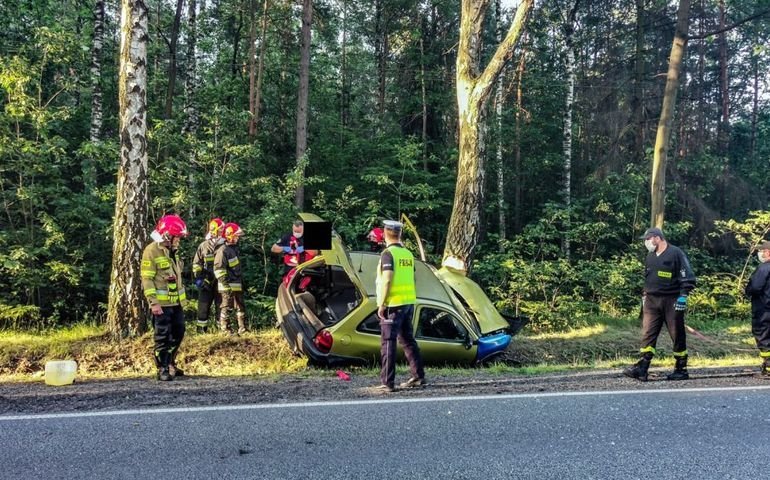 Pijany spowodowa wypadek. Pomocy udzieli policjant jadcy na sub