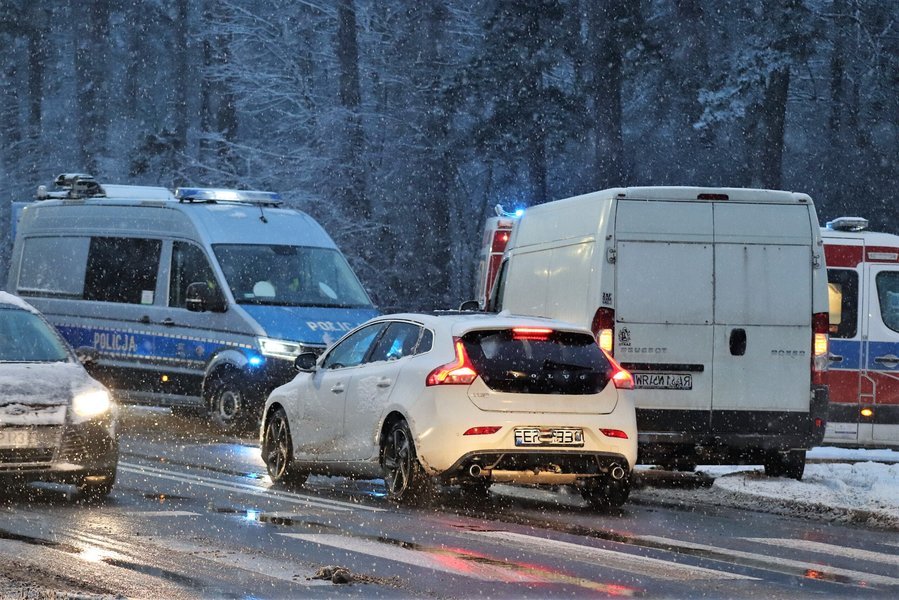 Dwie nastolatki potrcone na pasach