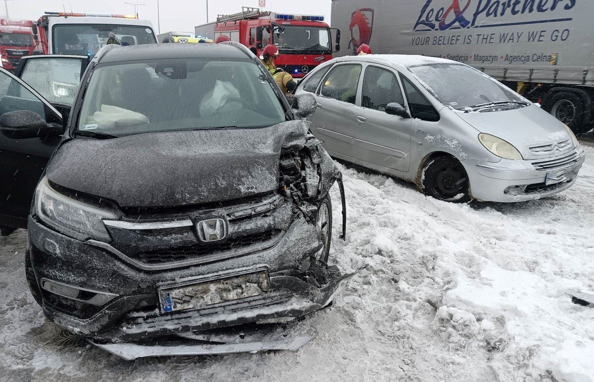 Niebezpiecznie na drogach! Kolizje w Piotrkowie i regionie