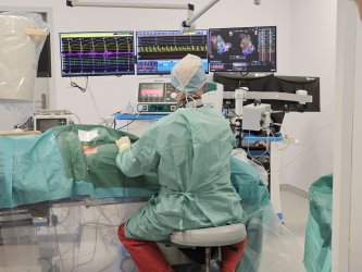 Piotrkowski szpital wykonuje zabieg ablacji. Lekarze wprowadzaj elektrod do serca