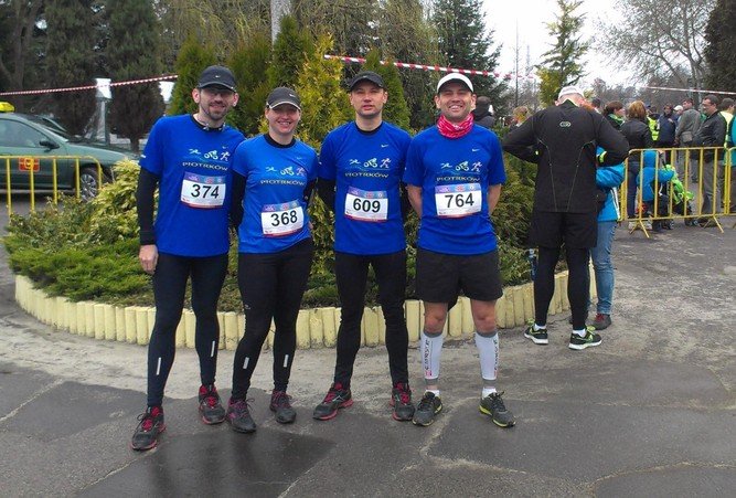 Piotrkowianie na pmaratonie w Pabianicach