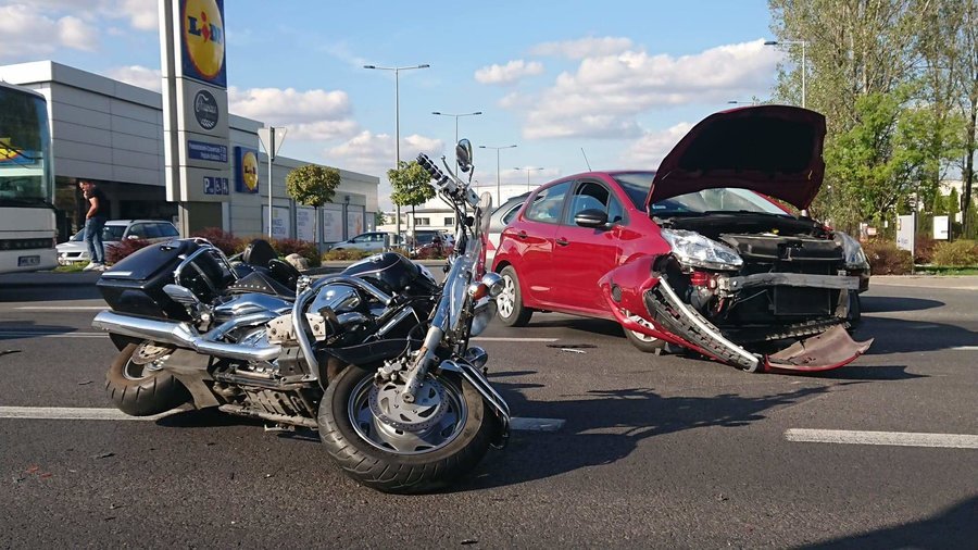 Stuczka na Sulejowskiej. Motocyklista trafi do szpitala