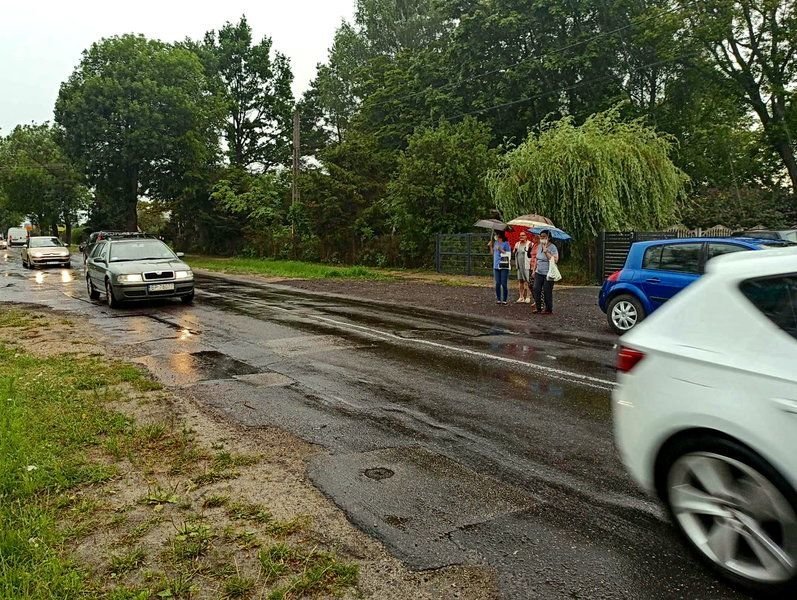 Co z przejciem dla pieszych przy markecie DINO na Wojska Polskiego w Piotrkowie?