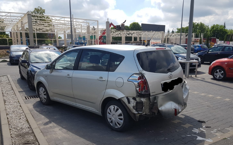 Uderzy w auto i zbieg z miejsca zdarzenia