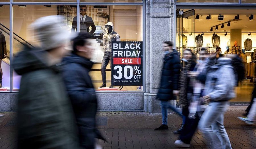 KNF ostrzega przed oszustami dziaajcymi podczas Black Friday