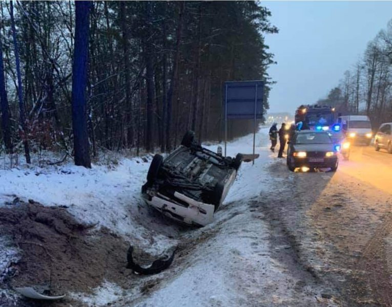 Dachowanie na DK74 i polizg na drodze koo Wodzimierzowa