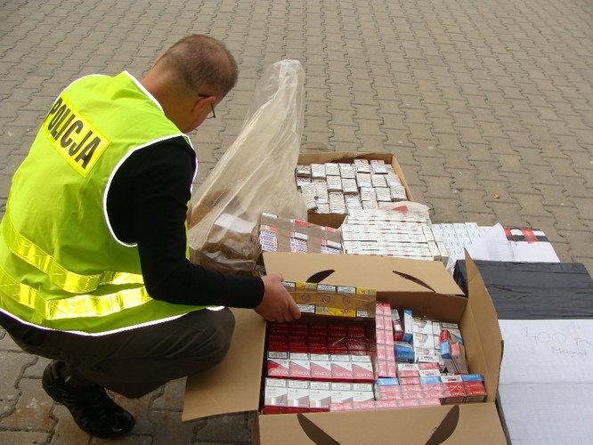 Znaleli nielegalny alkohol i papierosy