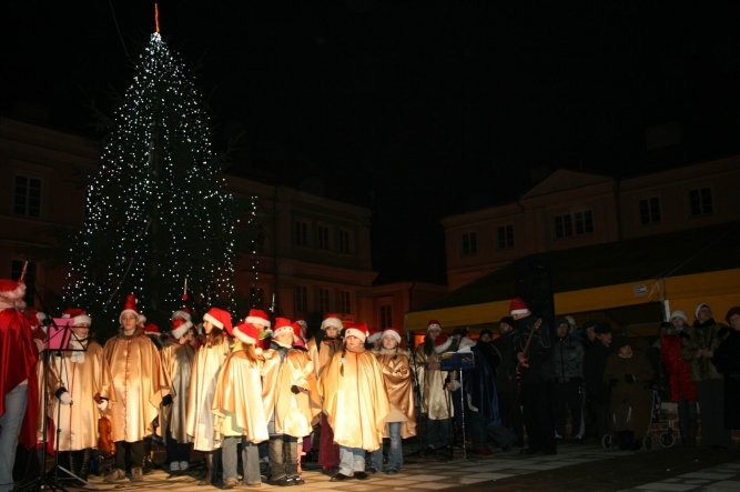 Piotrkw: Pierwsza Wigilia w Rynku przycignea tumy