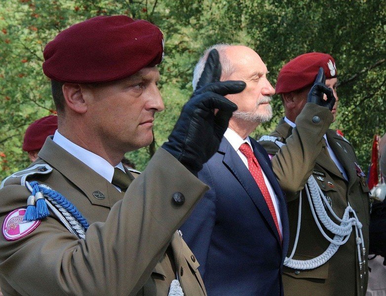 Minister Macierewicz na Grach Borowskich w gm. Wola Krzysztoporska 