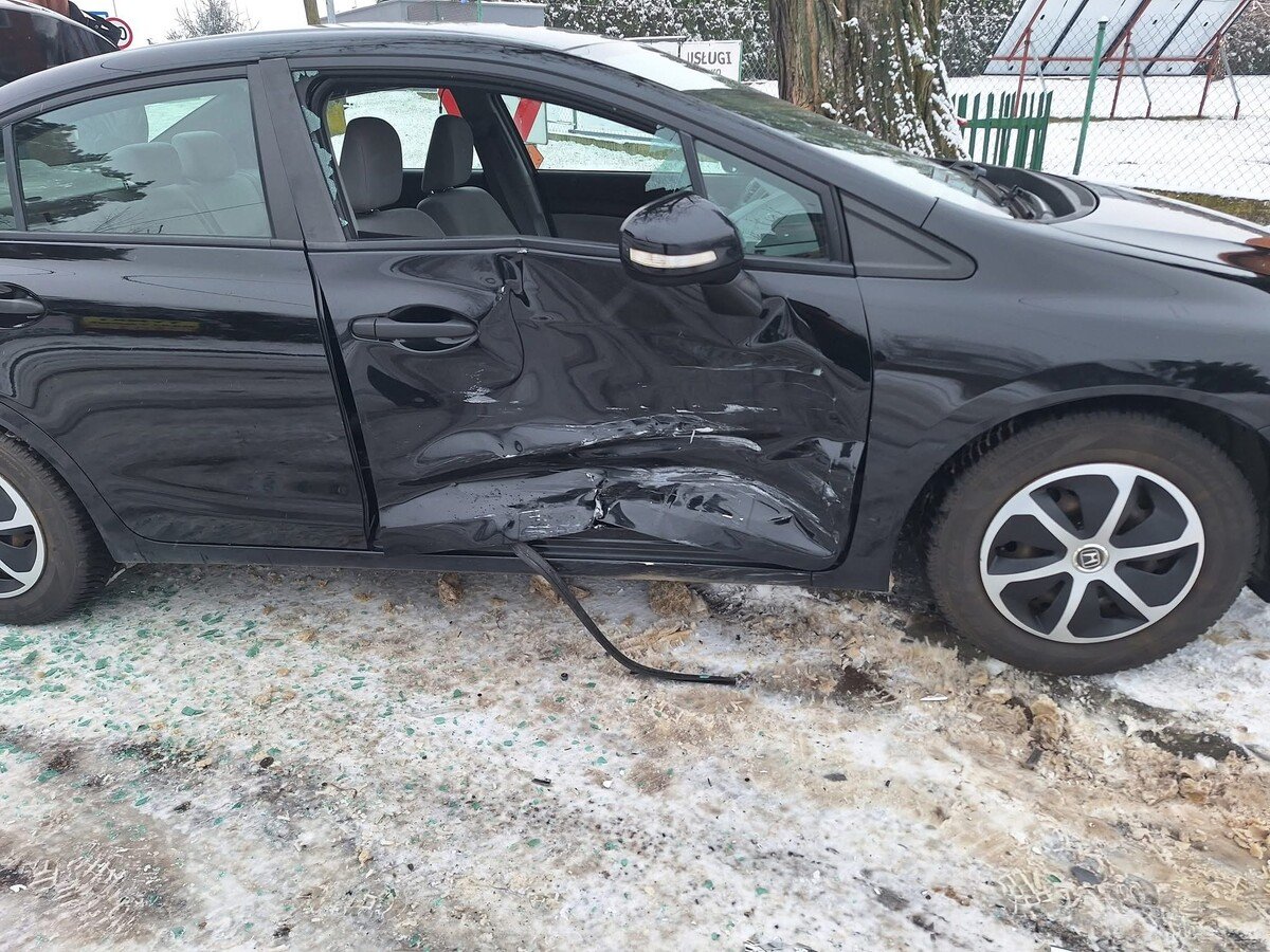 Zderzenie trzech aut na Wschodniej w Zalesicach