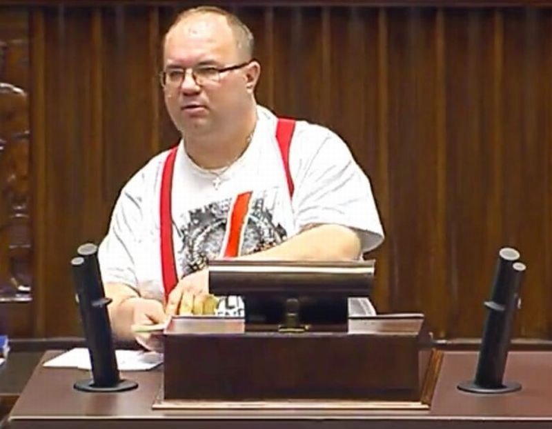 Sejm: Nasz pose przemawia w t-shircie