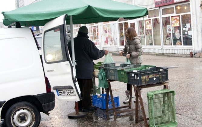 1600 osb broni targowiska przy “Kwadracie”