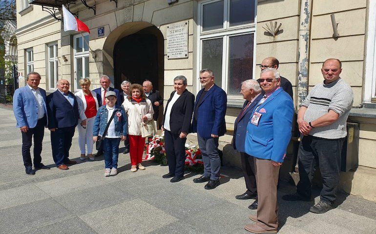 Delegacje Lewicy zoyy kwiaty z okazji wita Pracy