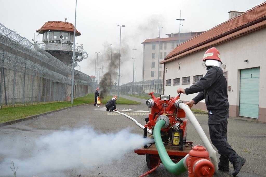 Atak na areszt. Straacy gasili poary