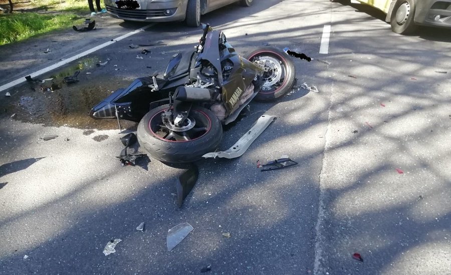 Zderzenie osobwki z motocyklem. Nie yje 19-latka