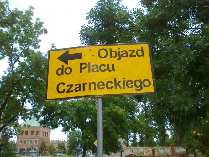 Piotrkw: Czarnecki czy Czarniecki?