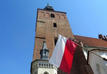 W Piotrkowie powiewaj tysice flag