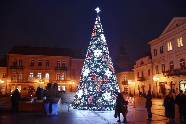 witeczny prezent i sanie Mikoaja – w Piotrkowie pojawi si nowe iluminacje 