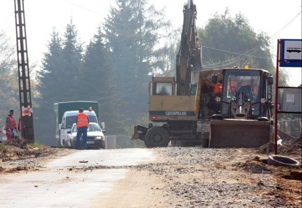 Poo kanalizacj na kolejnym odcinku Zalesickiej