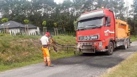 Patcher naprawia gminne drogi