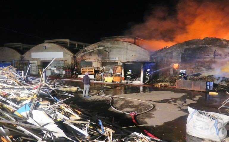 Trzech nieletnich odpowie za podpalenie na Topolowej