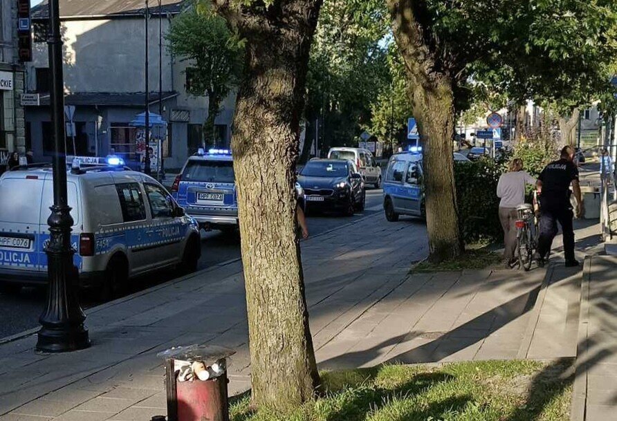 Nowe fakty - Aresztowany obcokrajowiec, ktry wbieg z noem do apteki.  Wedug wiadkw krzycza „Allah”. Mamy owiadczenie policji!