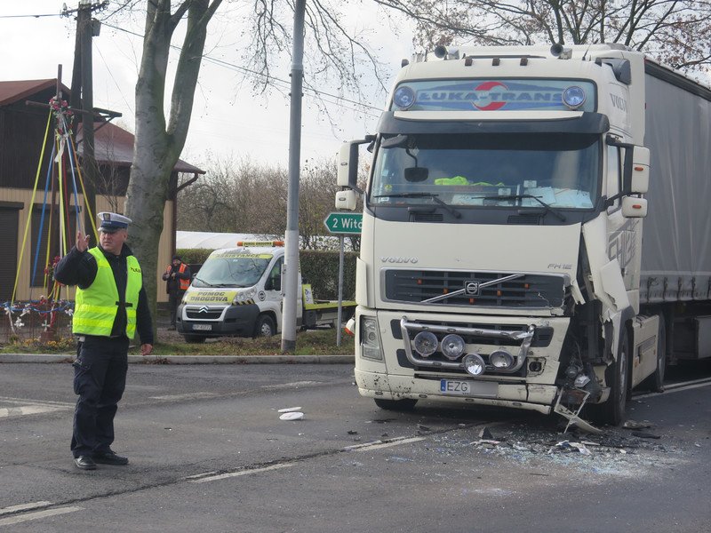 Kolizja na DK 12 w Poniatowie