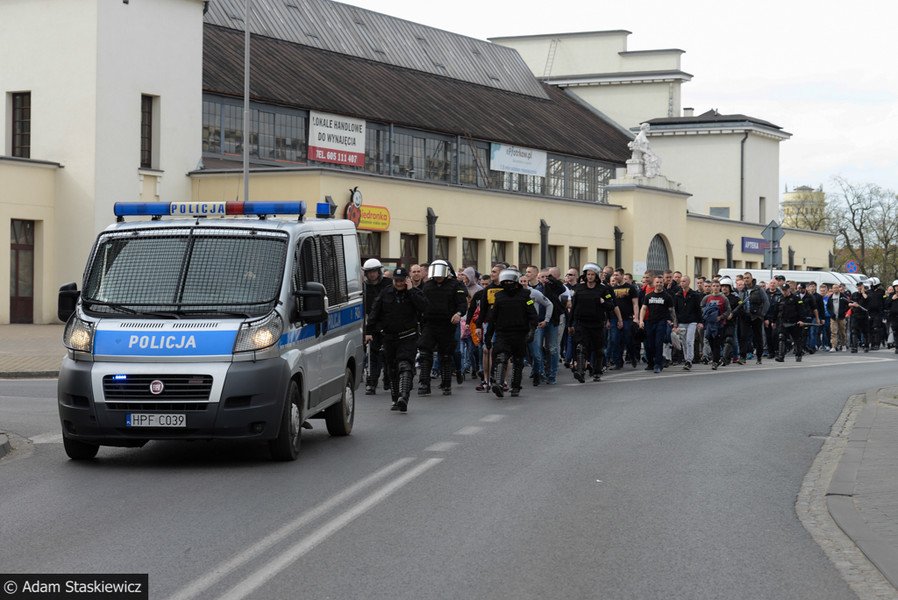 Kibice Widzewa na ulicach Piotrkowa