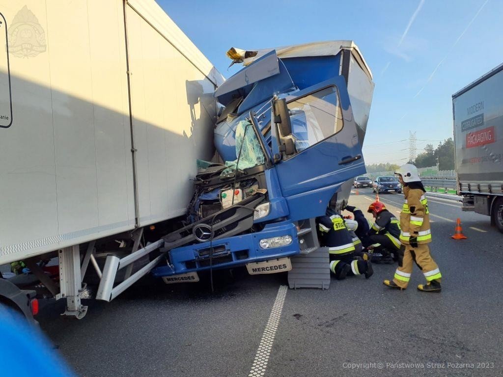 Zderzenie ciarwek na autostradzie