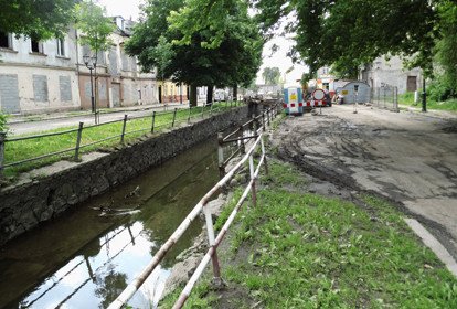 Problemy przy budowie mostu na Strawie