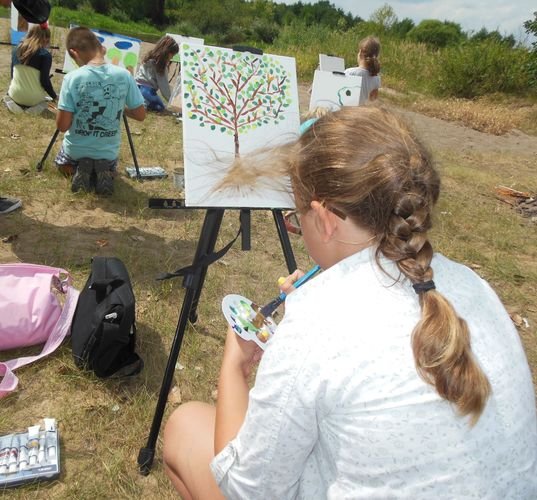 „Kolorowa lokomotywa”  artystycznie rozwija