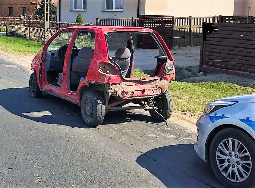 Jecha bez drzwi i klapy baganika, za to z promilami