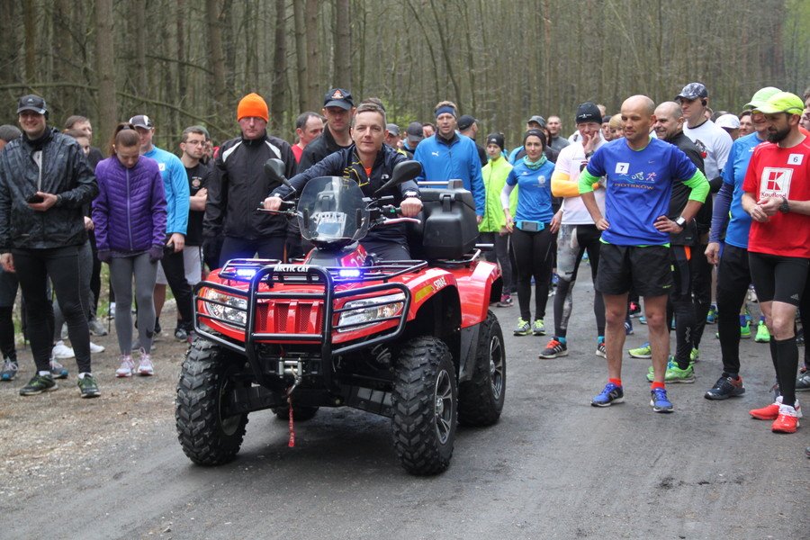 Straackie 9.98 km. Jechali i biegli w szczytnym celu