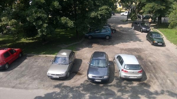 Parking przy Starostwie dopiero w padzierniku