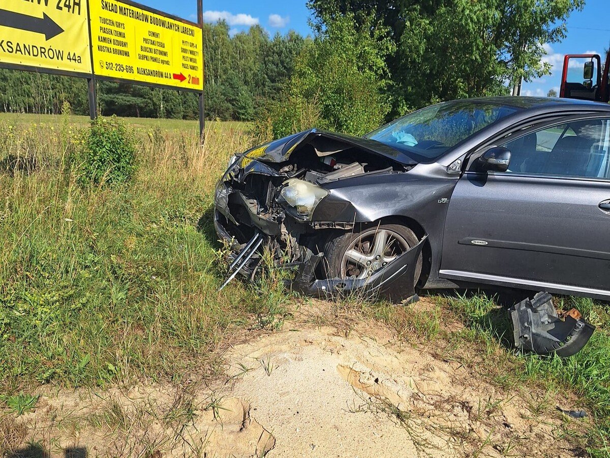 Grony wypadek w Kawczynie w gminie Aleksandrw. Droga jest zablokowana