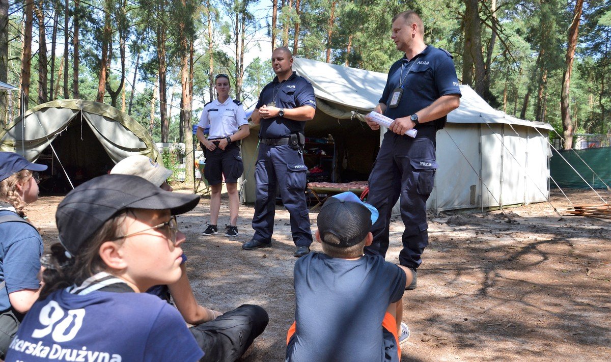 Policja wchodzi do obozw (ZDJCIA)