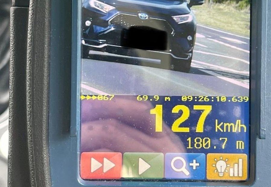 Pdzi 127 km/h. Dosta mandat, odda 