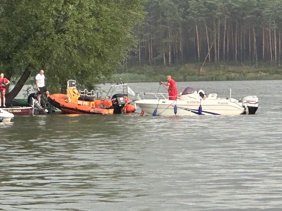 Przewrcona d na Zalewie Sulejowskim. Grone zdarzenie w gminie Sulejw