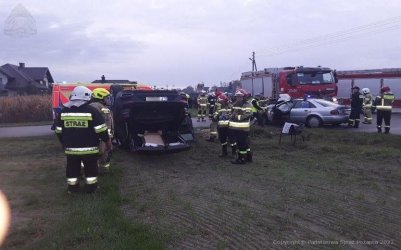 Wypadek w gminie Grabica. Jeden z pojazdw dachowa