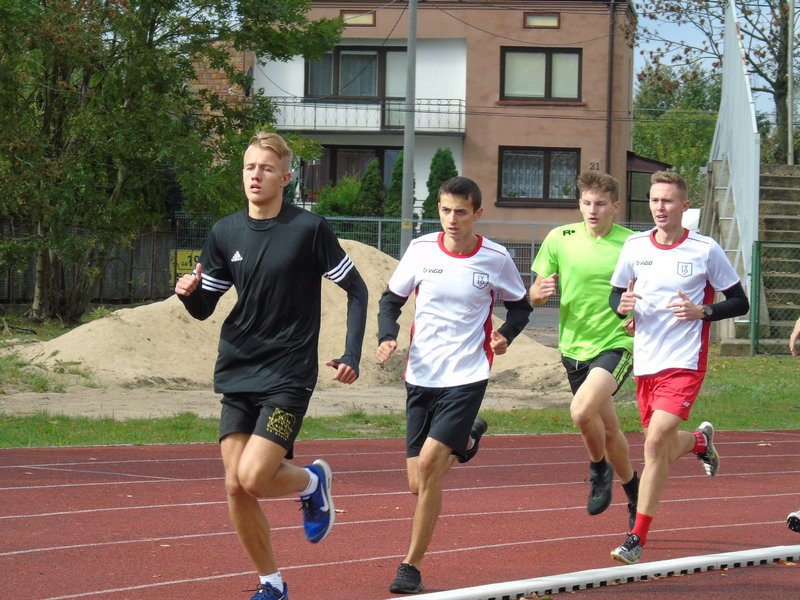 IV LO bezkonkurencyjne wrd szk licealnych w lekkoatletyce