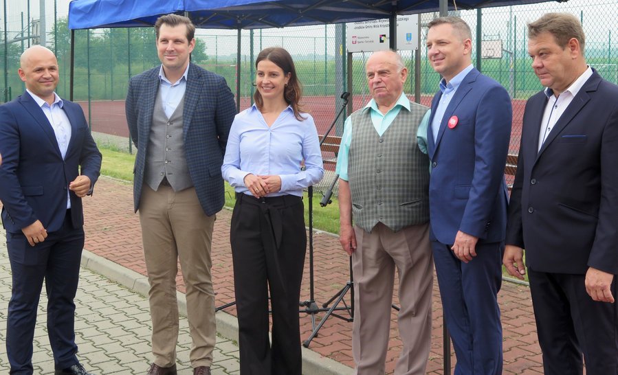 Rzdowe wsparcie dla klubw sportowych. Minister sportu gocia w Woli Krzysztoporskiej